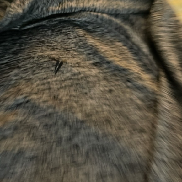 Old navy activewear pullover shirt - Picture 3 of 3